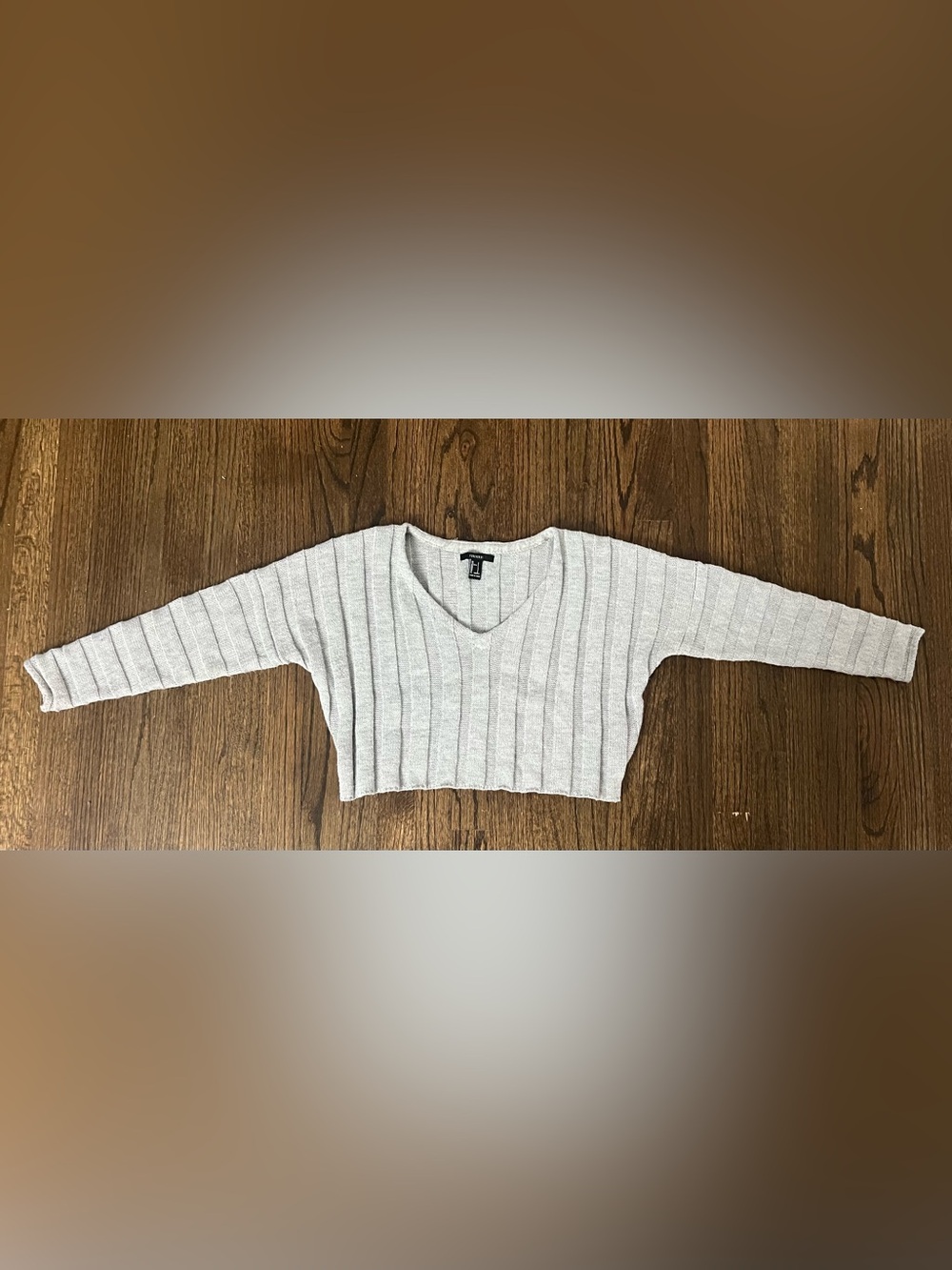 Forever 21 Light Gray Ribbed V-Neck Cropped Sweater
